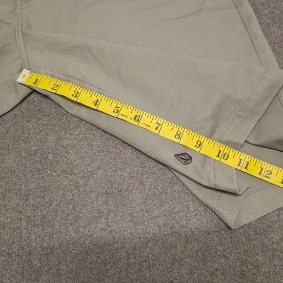 VOLCOM (32) Men's Tan Flat Front Chino Skateboarding Shorts - Picture 7 of 7